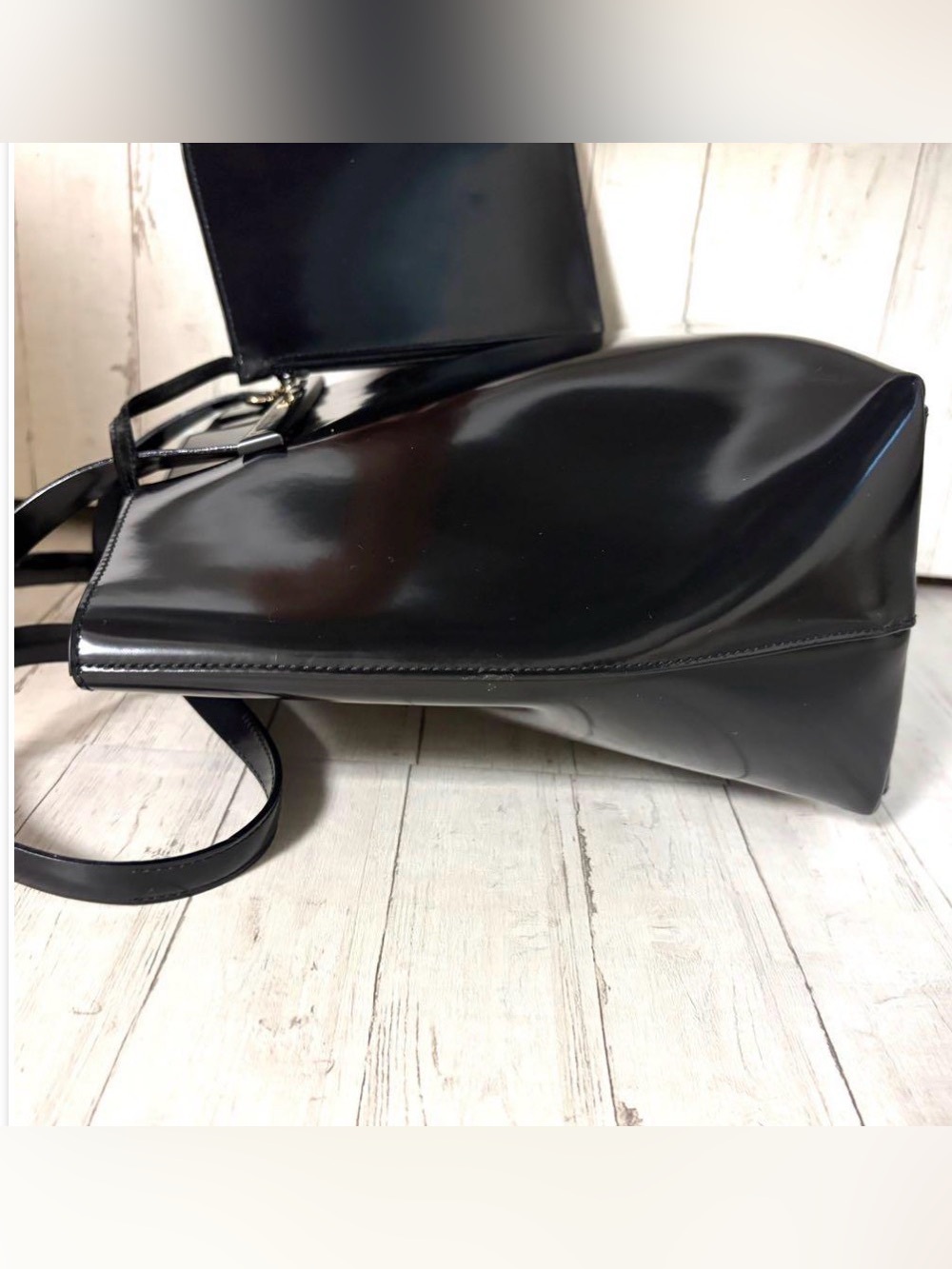 Gucci Black Patent Leather Tote with Detachable Black Pouch - Picture 4 of 13